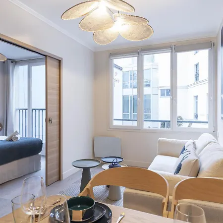 The Blue On Champs Elysees Avenue Apartment *